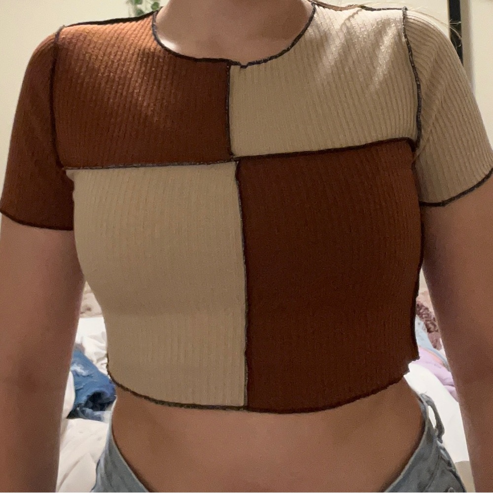 This is a ROMWE crop top it’s in very good condition